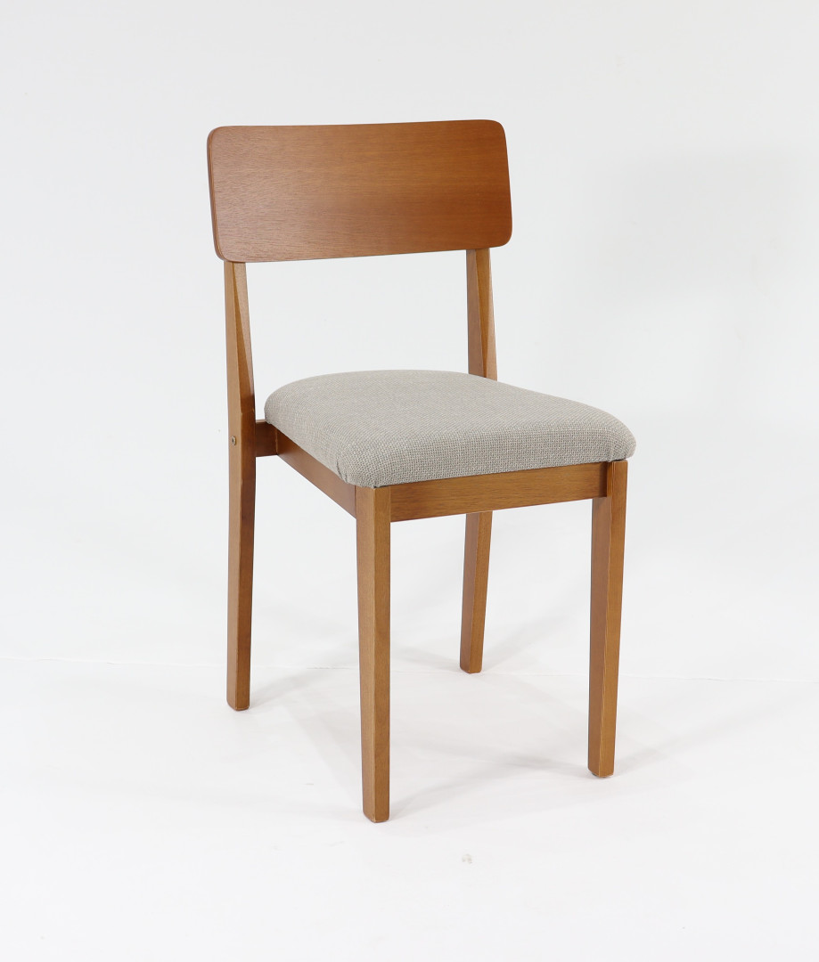 Cadeira Finy empilhavel com 0,47 cm largura